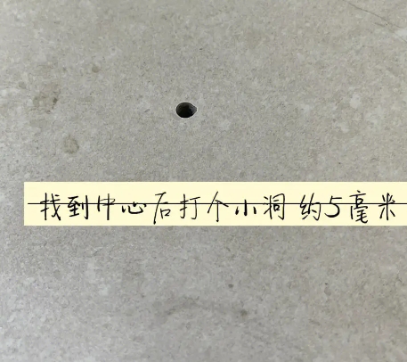 都匀瓷砖空鼓维修公司专业解答在瓷砖铺贴过程中，如果砂料搅拌不均匀，将会带来以下问题